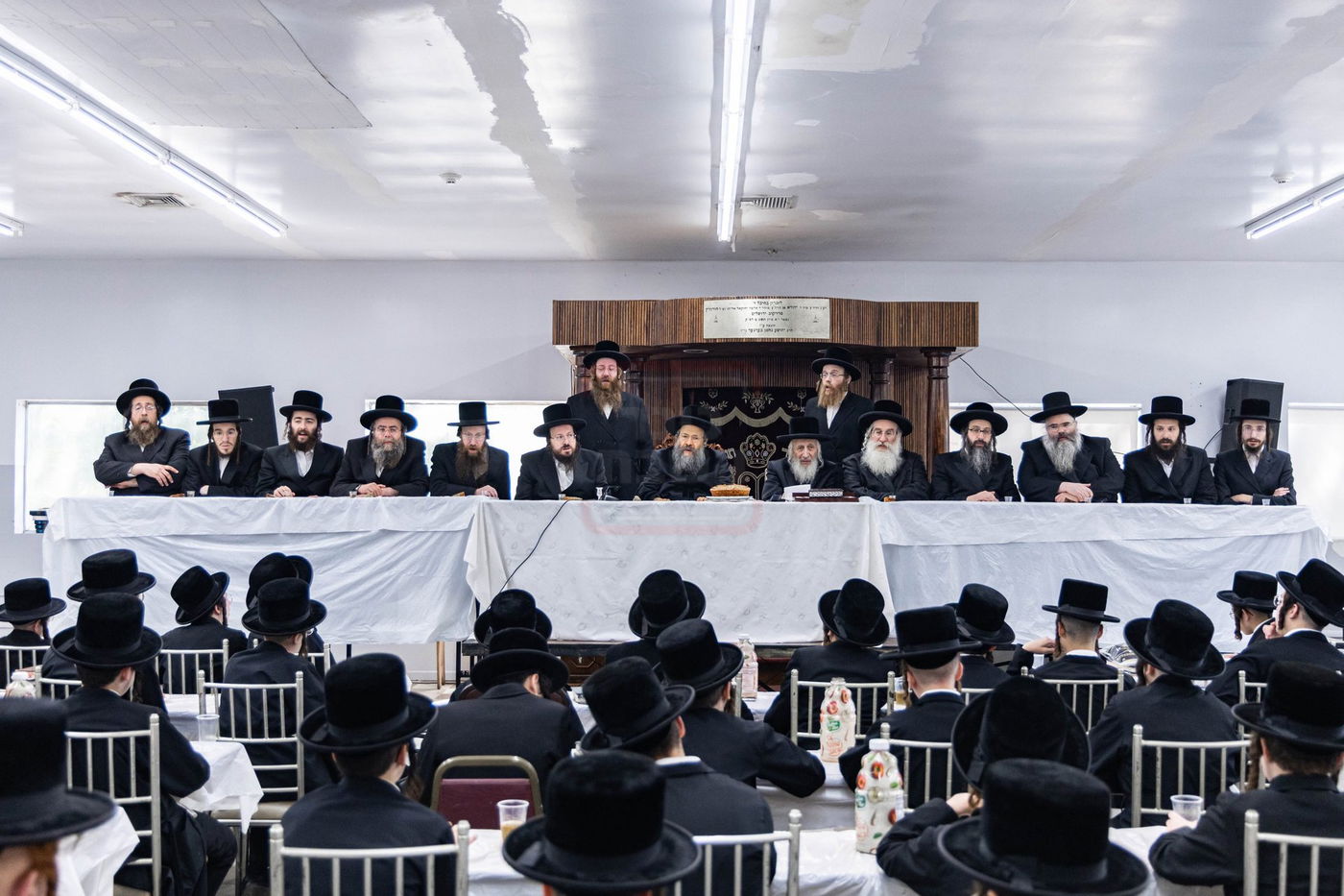 האדמו"ר מבאבוב 45 בביקור במחנה הקיץ של החסידות בקאנטרי