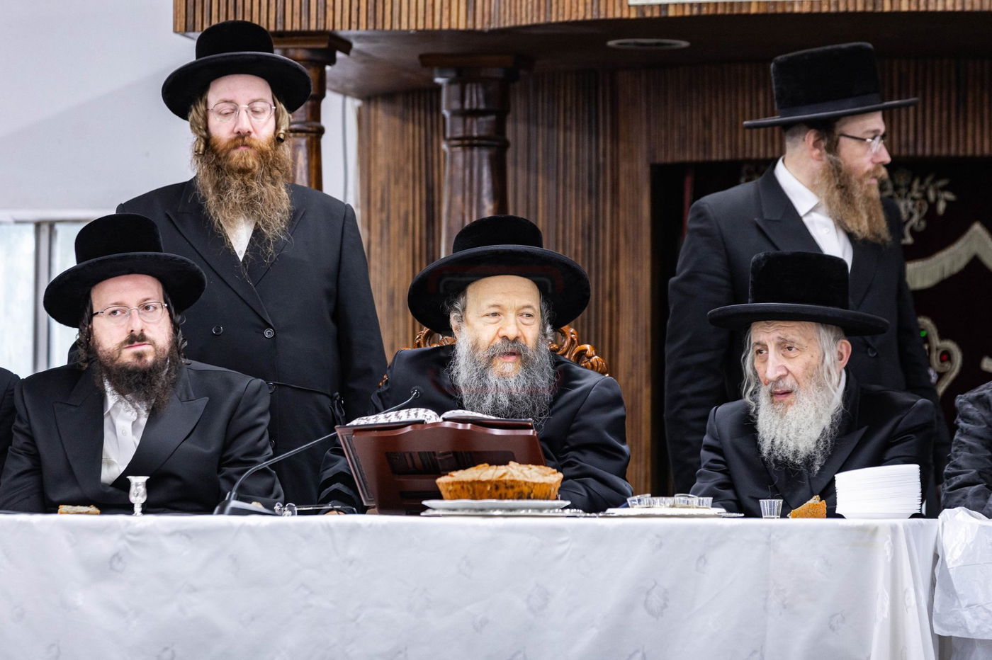 האדמו"ר מבאבוב 45 בביקור במחנה הקיץ של החסידות בקאנטרי