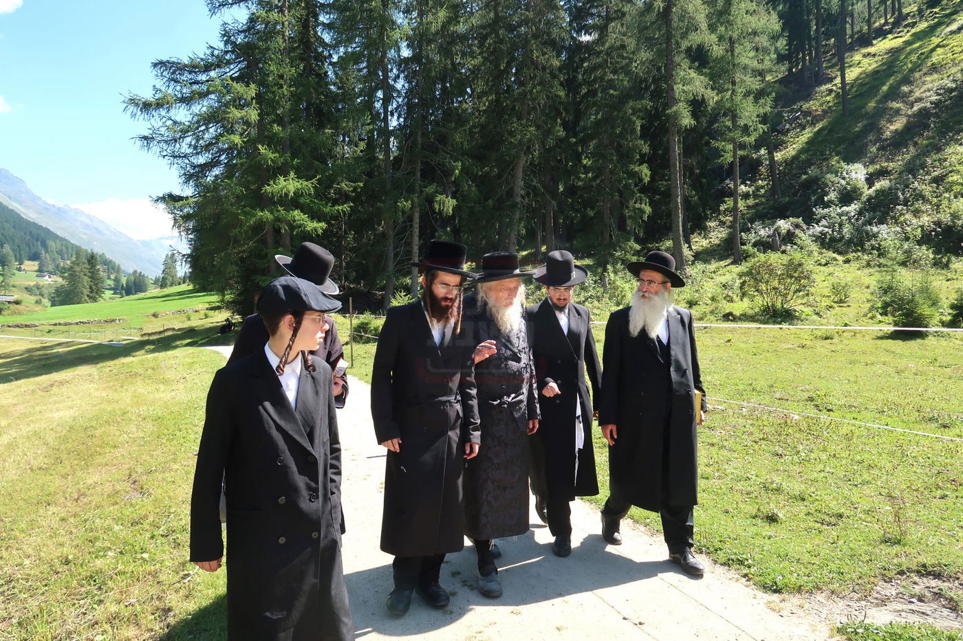 האדמו"ר ממבקשי אמונה במנוחה בדאבוס שבשווייץ