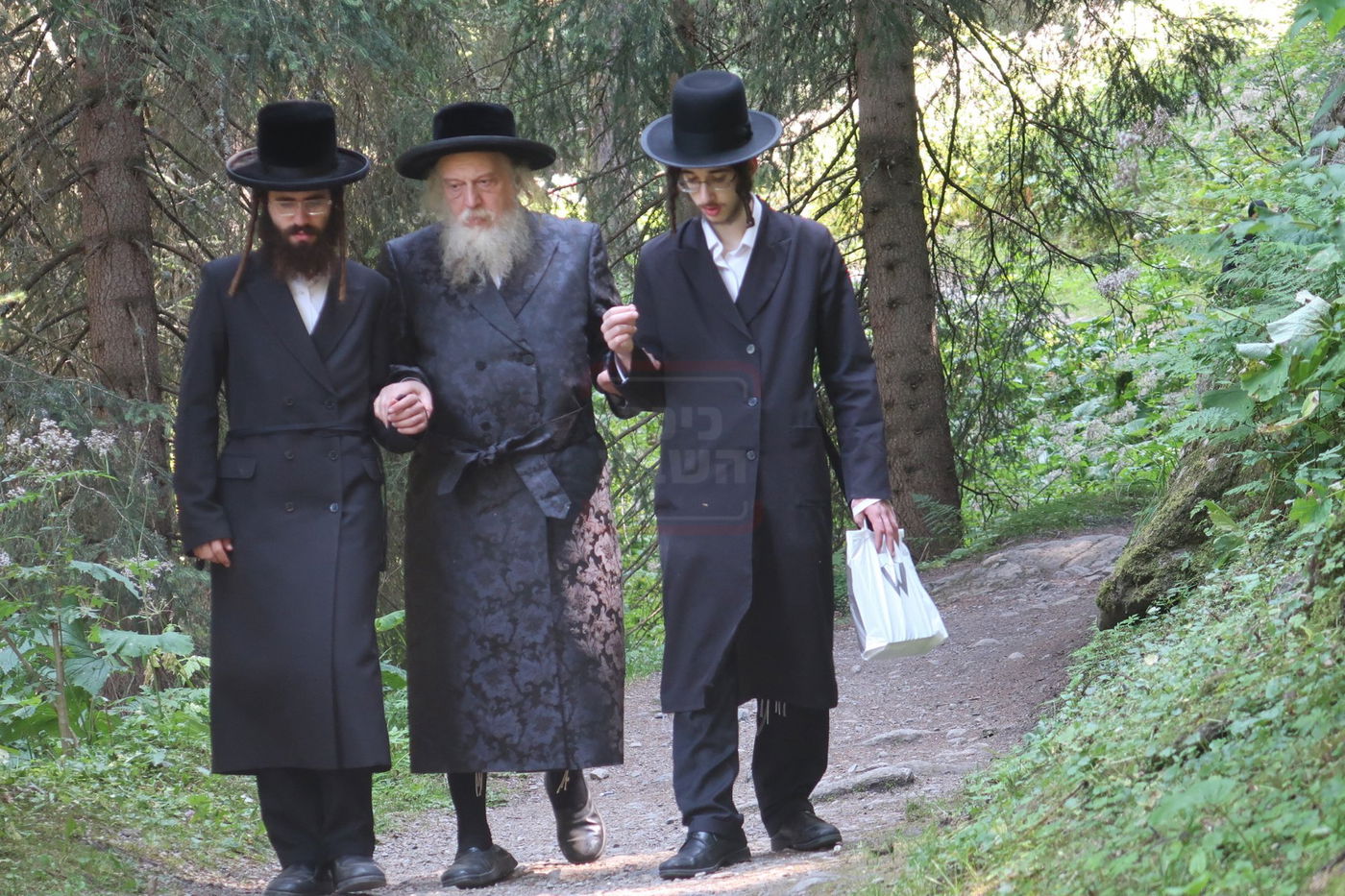 האדמו"ר ממבקשי אמונה במנוחה בדאבוס שבשווייץ