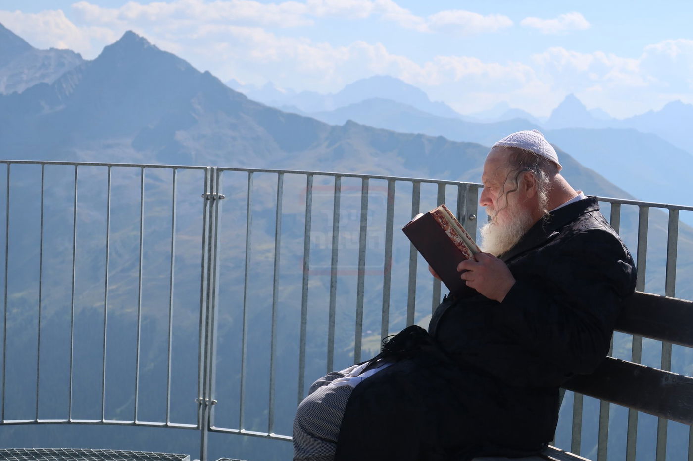 האדמו"ר ממבקשי אמונה במנוחה בדאבוס שבשווייץ