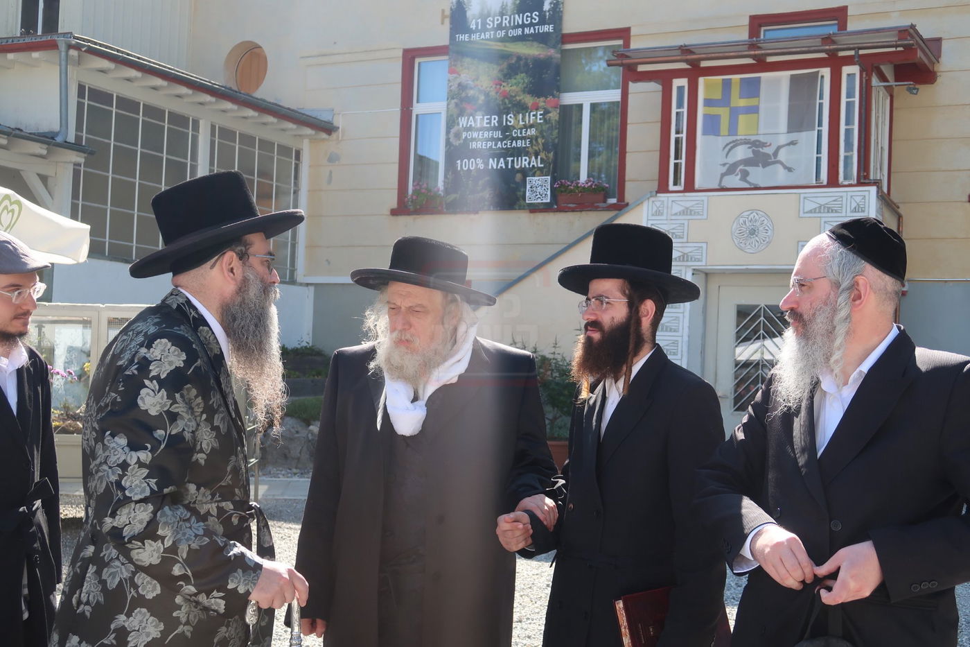 האדמו"ר ממבקשי אמונה במנוחה בדאבוס שבשווייץ