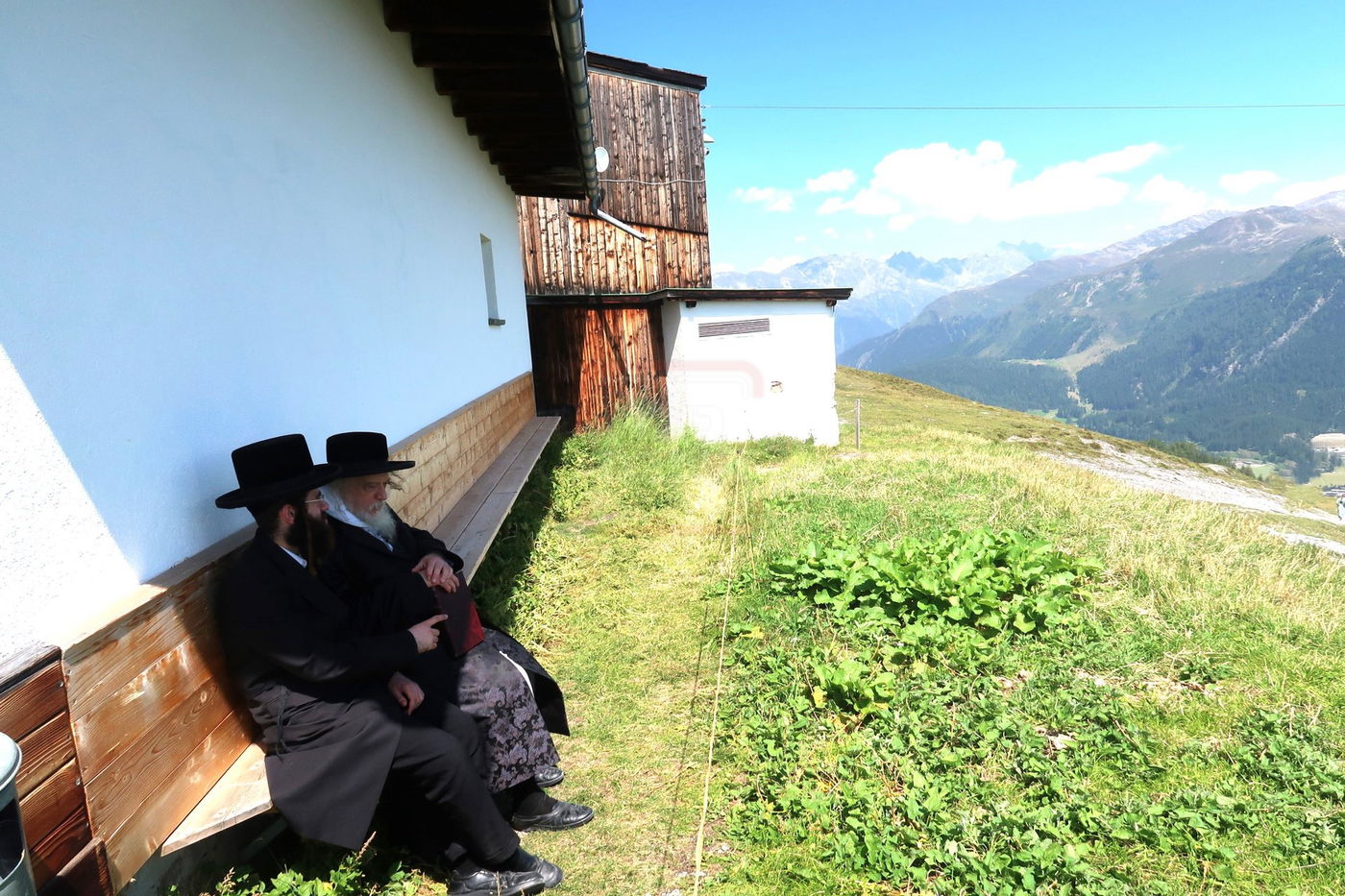 האדמו"ר ממבקשי אמונה במנוחה בדאבוס שבשווייץ