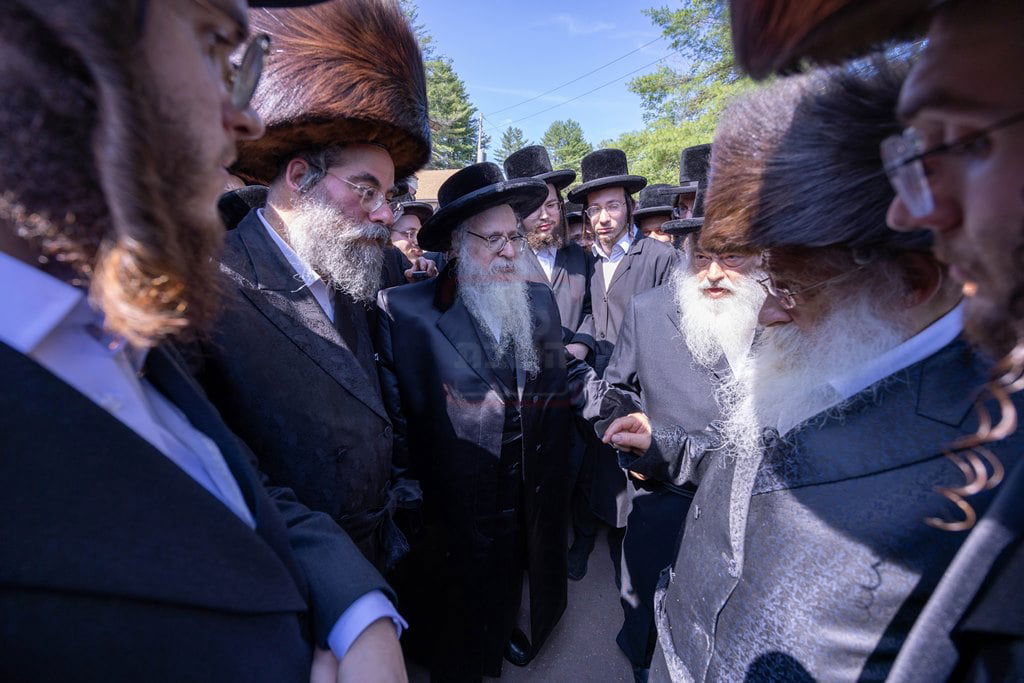 האדמו"ר מצאנז קלויזנבורג בקאנטרי