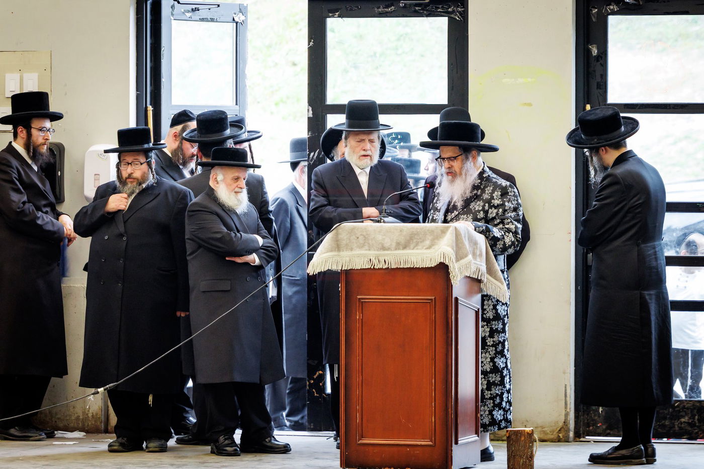 האדמו"ר מסאטמר בביקור בקעמפים בהרי הקאנטרי