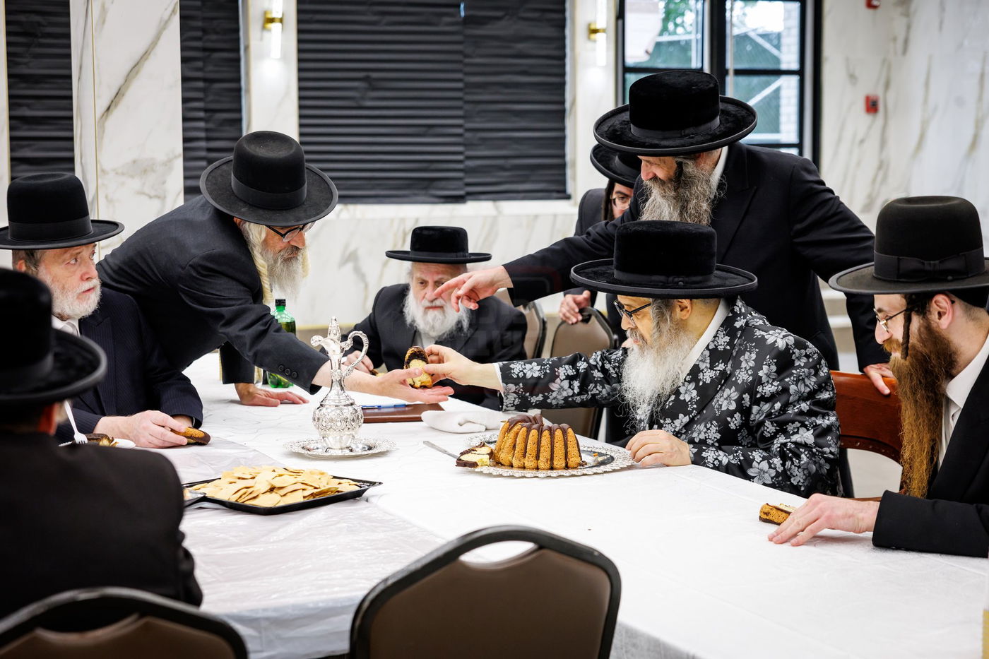 האדמו"ר מסאטמר בביקור בקעמפים בהרי הקאנטרי