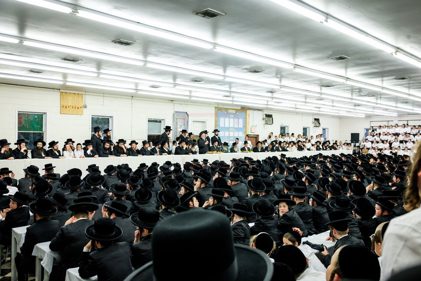 האדמו"ר מסאטמר בביקור בקעמפים בהרי הקאנטרי