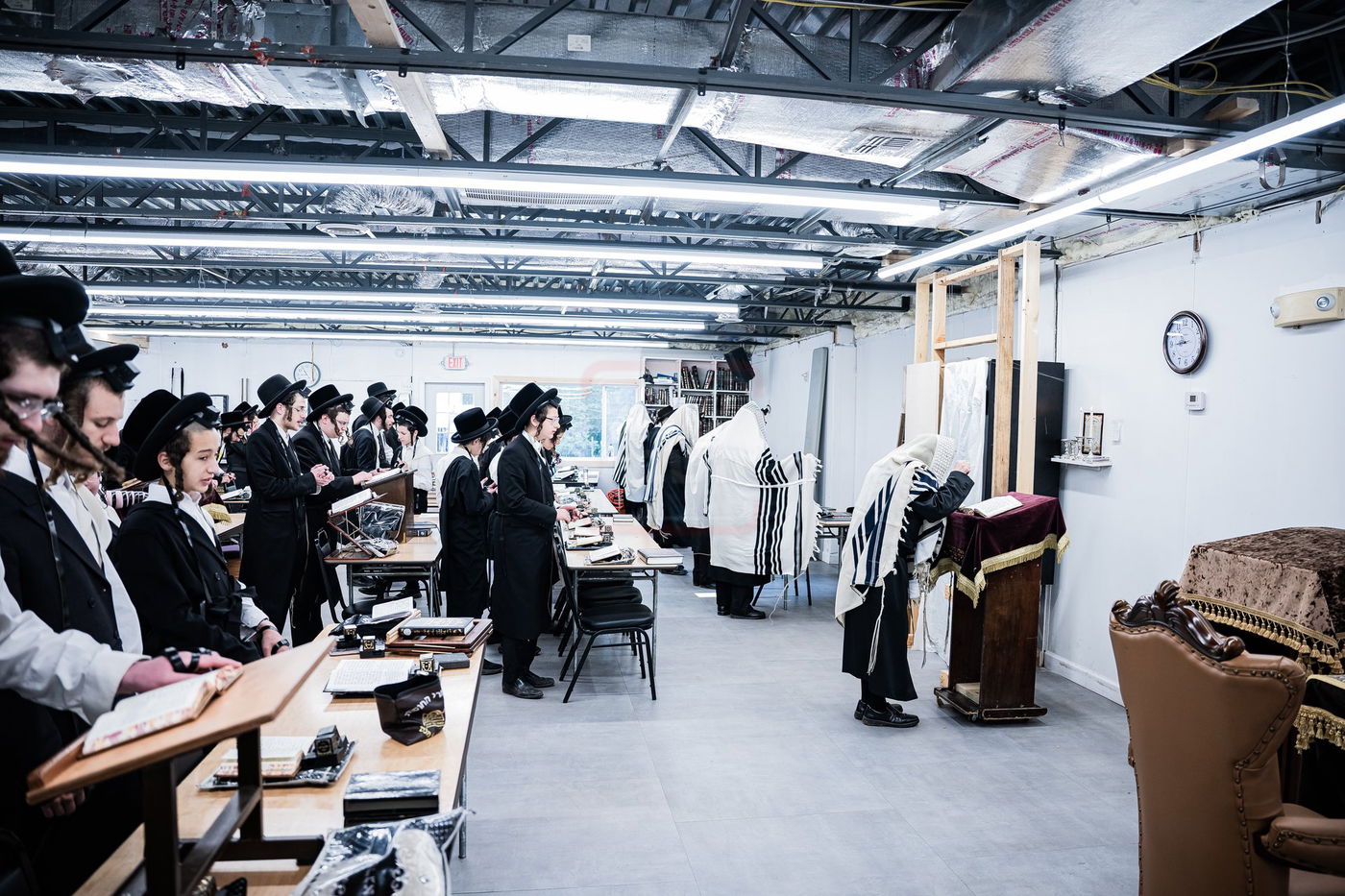 האדמו''ר מסערדאהעלי במחנה ישיבת סערדאהעלי במאנטיסעלאו 