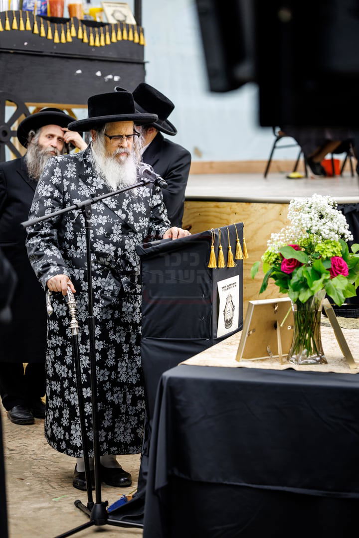 האדמו"ר מסאטמר בביקור בקעמפים בהרי הקאנטרי