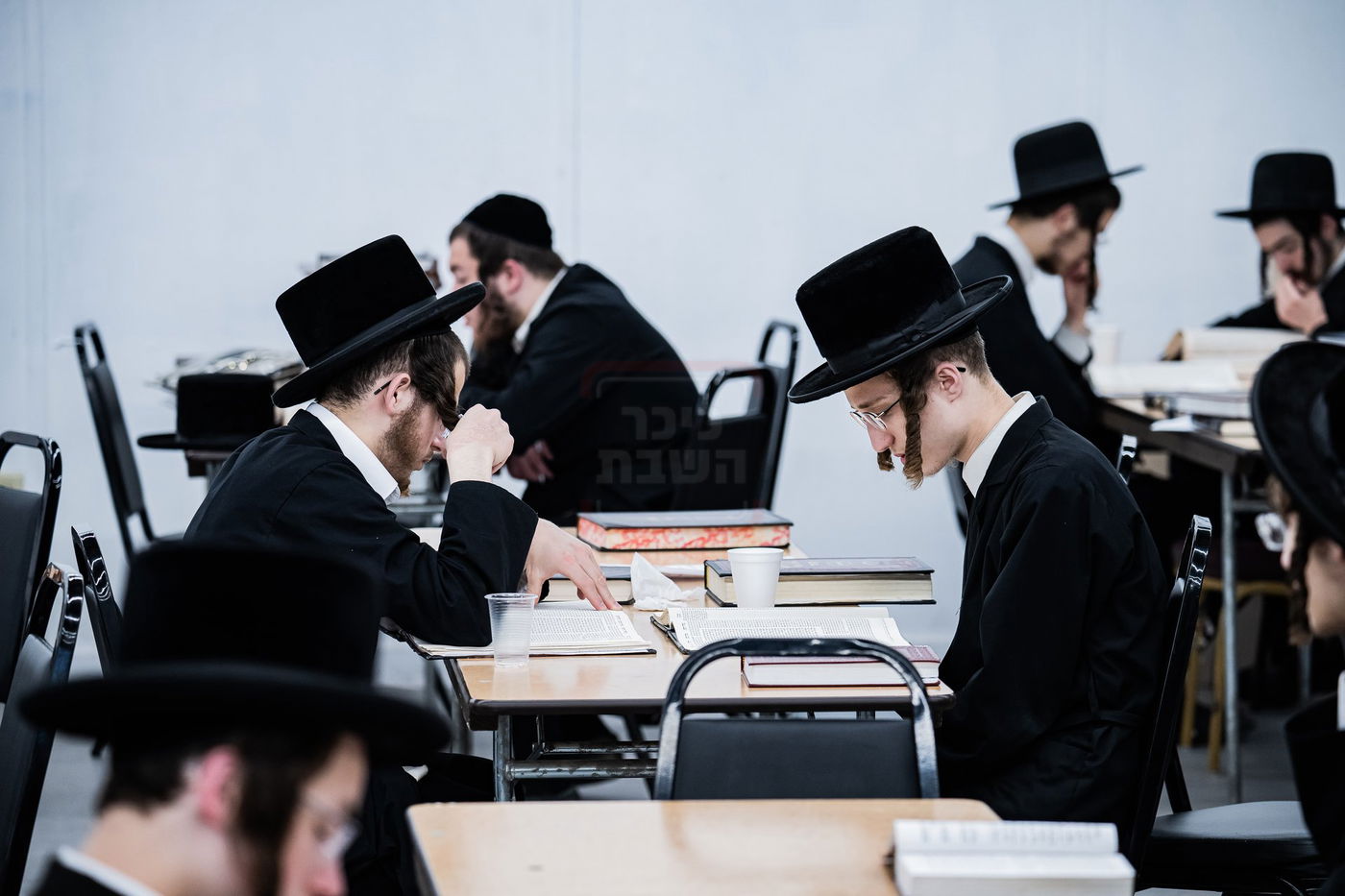 האדמו''ר מסערדאהעלי במחנה ישיבת סערדאהעלי במאנטיסעלאו 