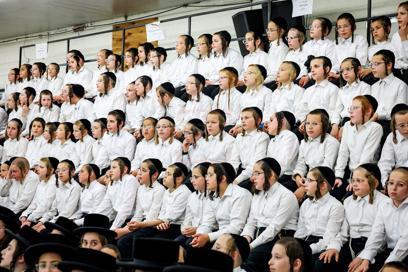 האדמו"ר מסאטמר בביקור בקעמפים בהרי הקאנטרי