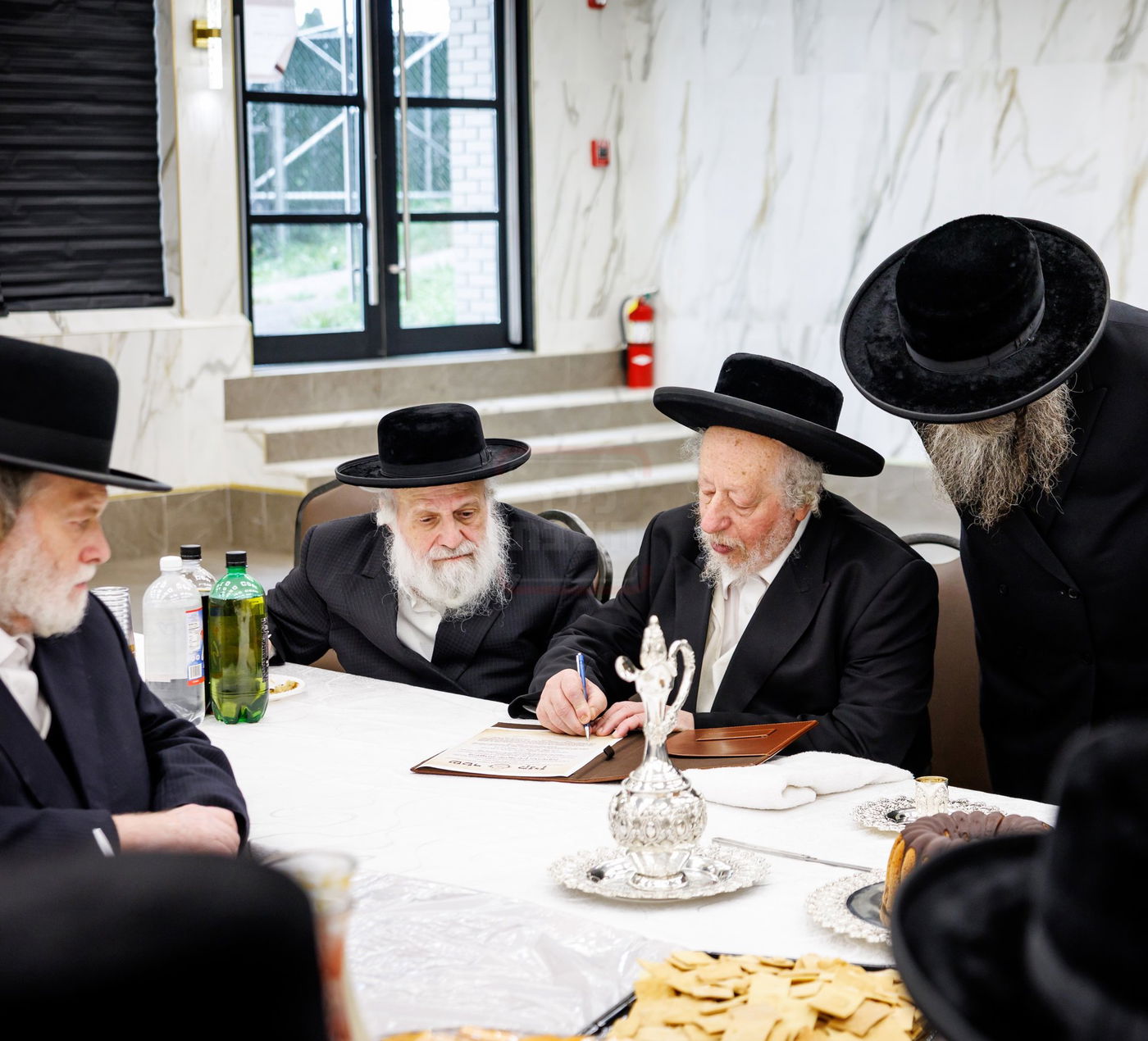 האדמו"ר מסאטמר בביקור בקעמפים בהרי הקאנטרי