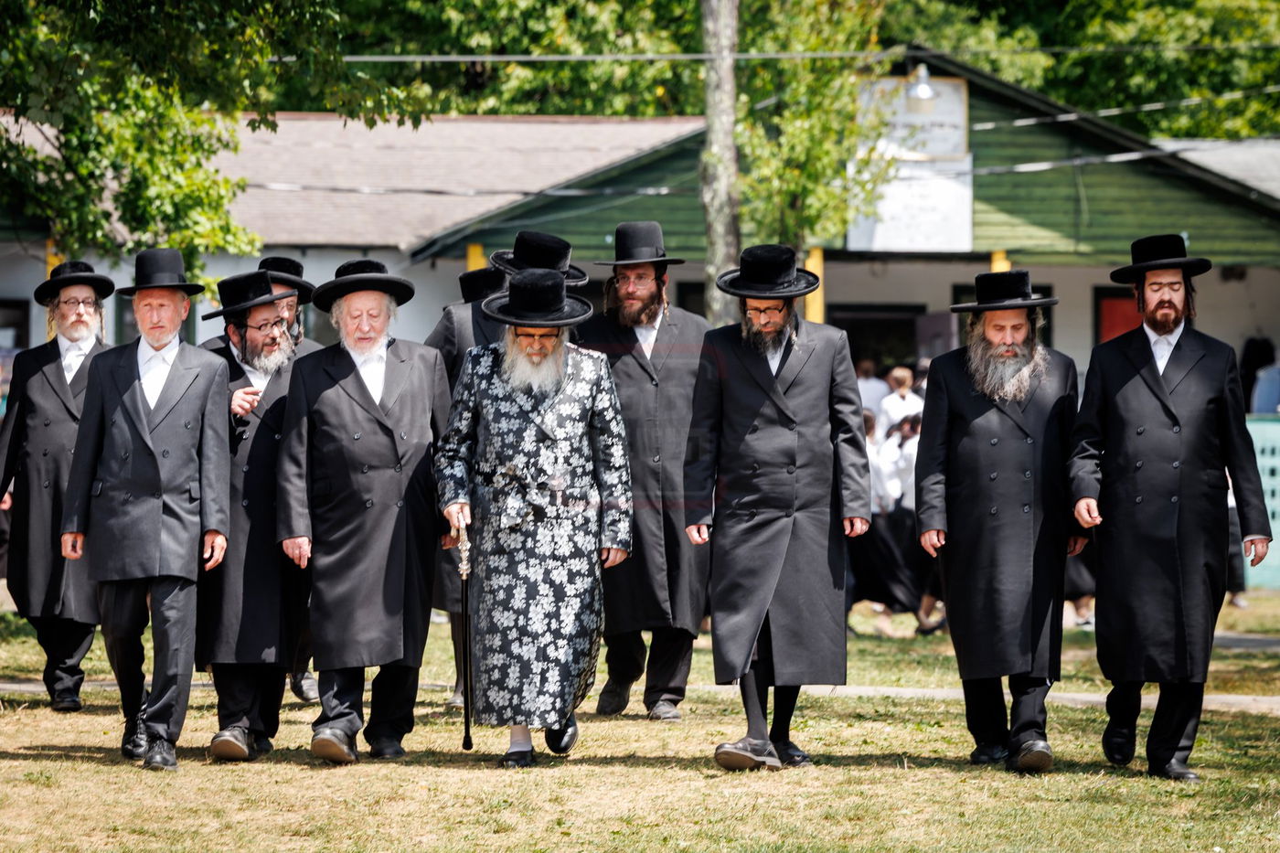 האדמו"ר מסאטמר בביקור בקעמפים בהרי הקאנטרי
