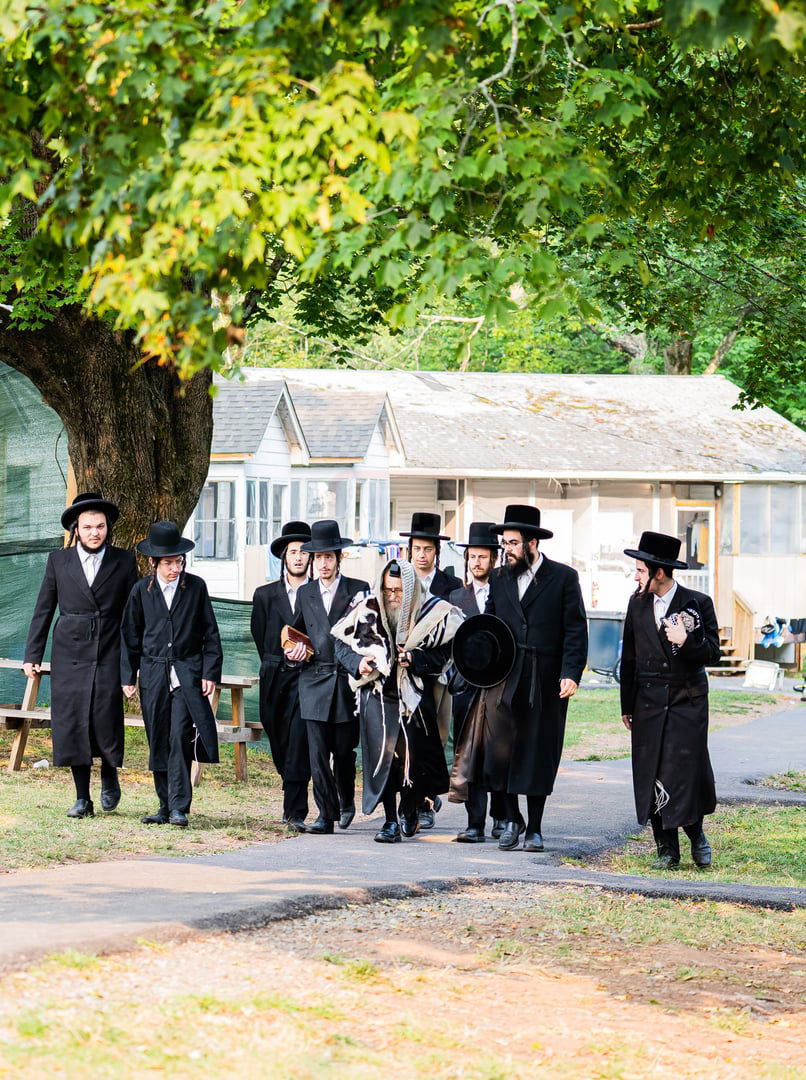 האדמו''ר מסערדאהעלי במחנה ישיבת סערדאהעלי במאנטיסעלאו 