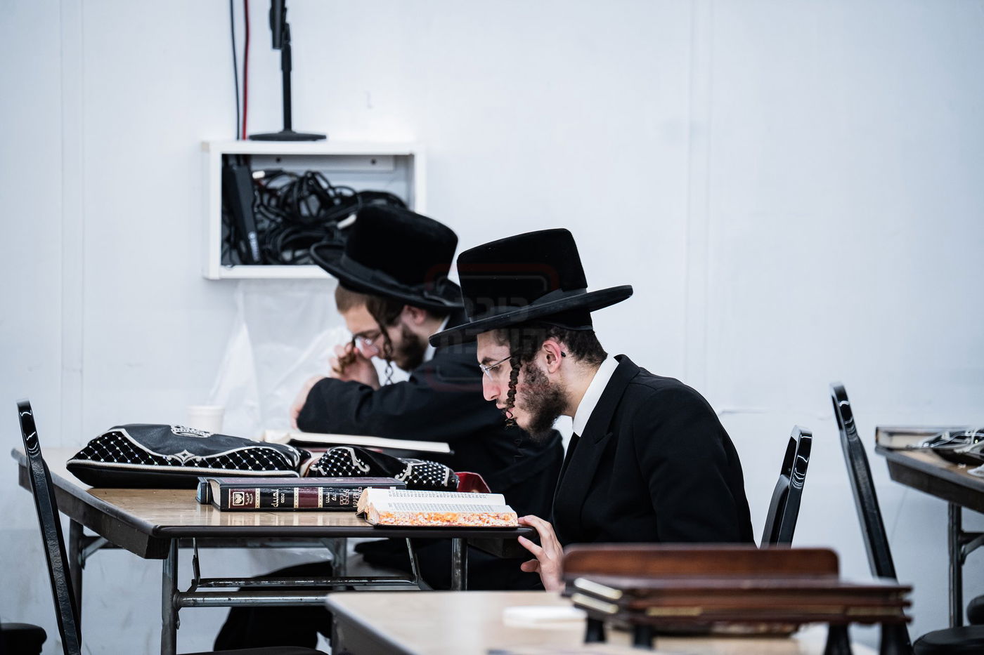 האדמו''ר מסערדאהעלי במחנה ישיבת סערדאהעלי במאנטיסעלאו 