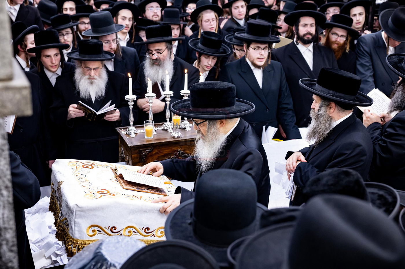 האדמו"ר מסאטמר בתפילה באוהל בית סאטמר