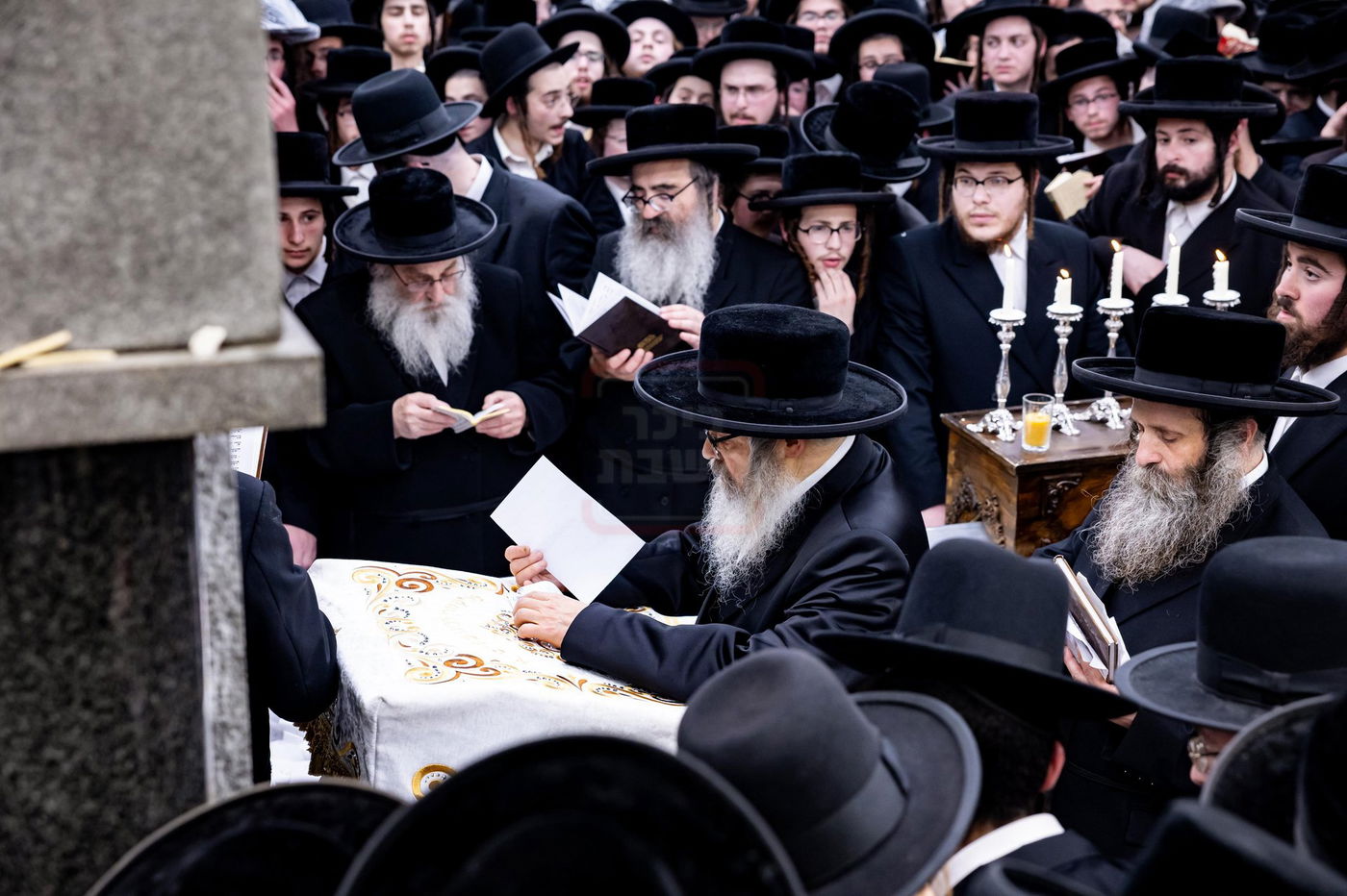 האדמו"ר מסאטמר בתפילה באוהל בית סאטמר