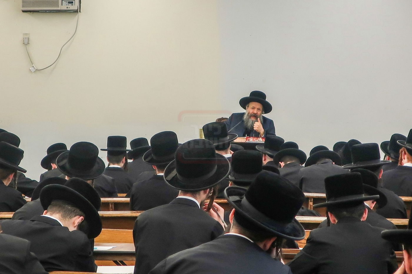 האדמו"ר מבאבוב 45 בימי הקיץ בהרי הקאנטרי