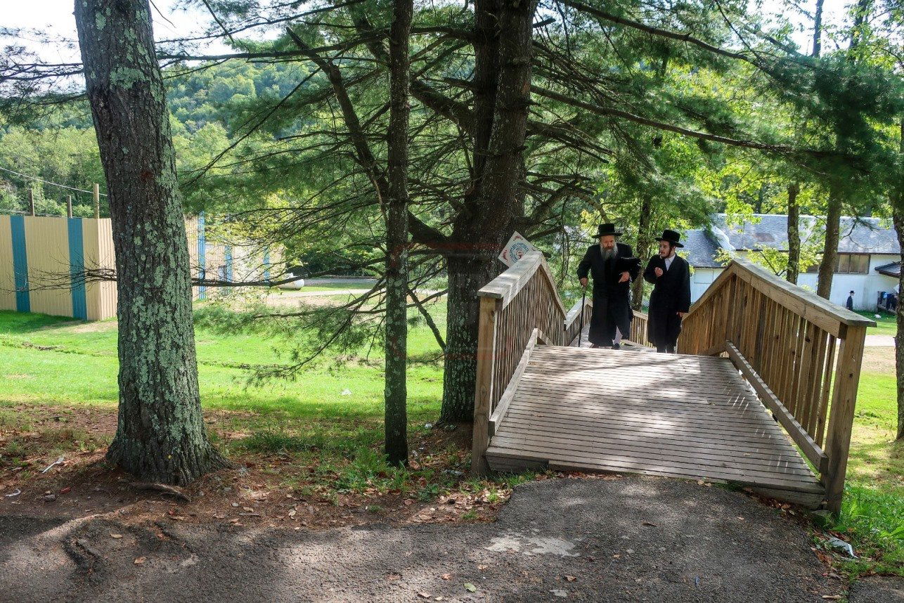 האדמו"ר מבאבוב 45 בימי הקיץ בהרי הקאנטרי