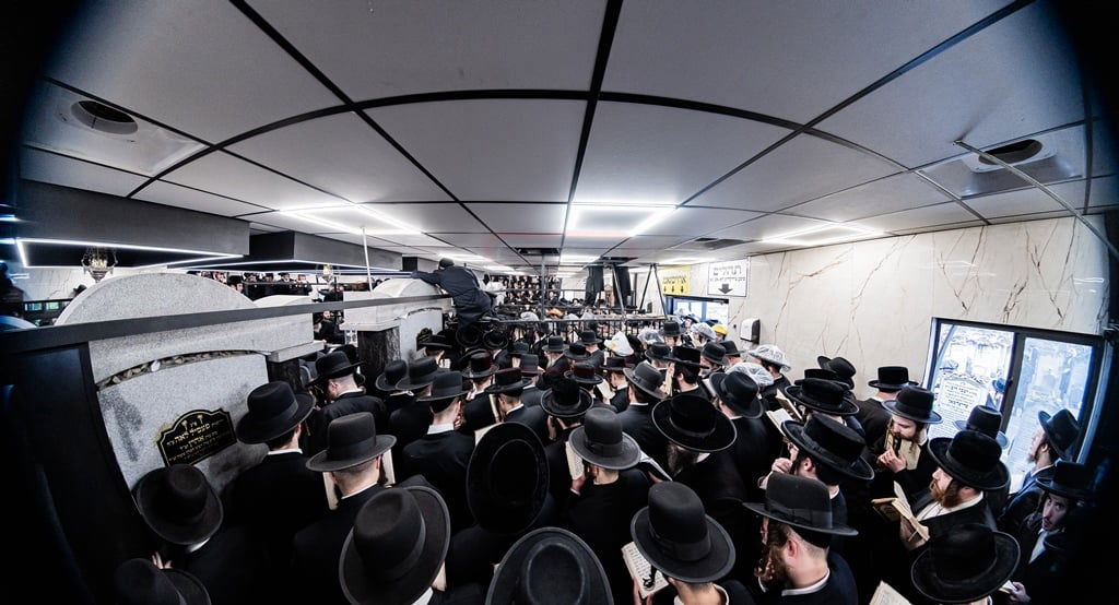 האדמו"ר מסאטמר בעליה לציון הק' של בעל ה'ויואל משה' ביום ההילולא