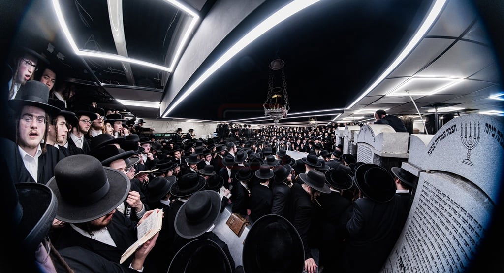 האדמו"ר מסאטמר בעליה לציון הק' של בעל ה'ויואל משה' ביום ההילולא