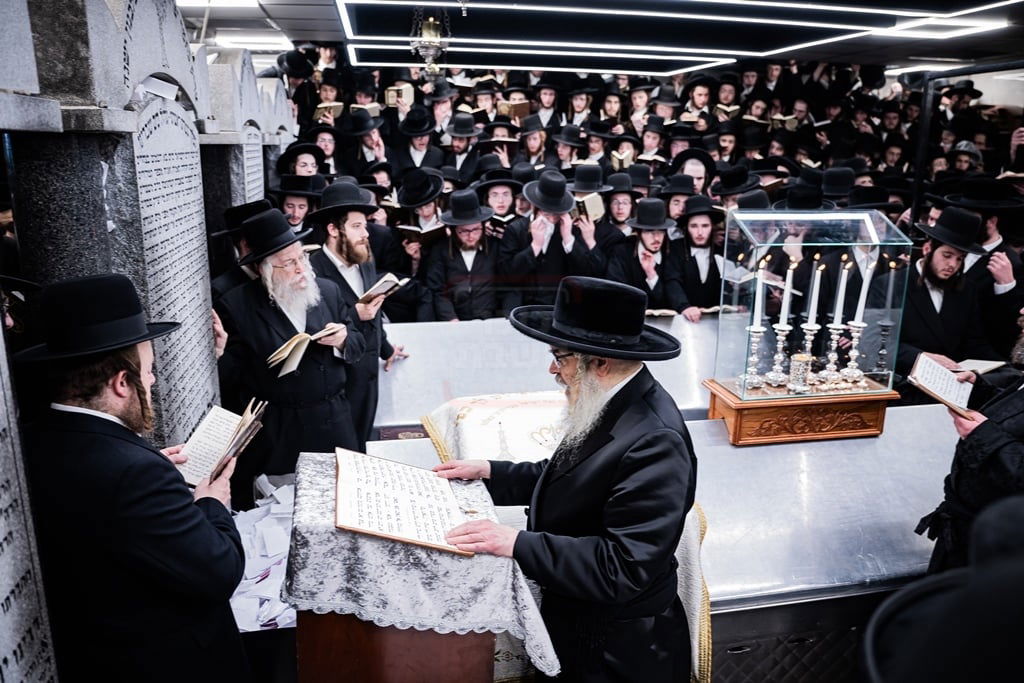 האדמו"ר מסאטמר בעליה לציון הק' של בעל ה'ויואל משה' ביום ההילולא