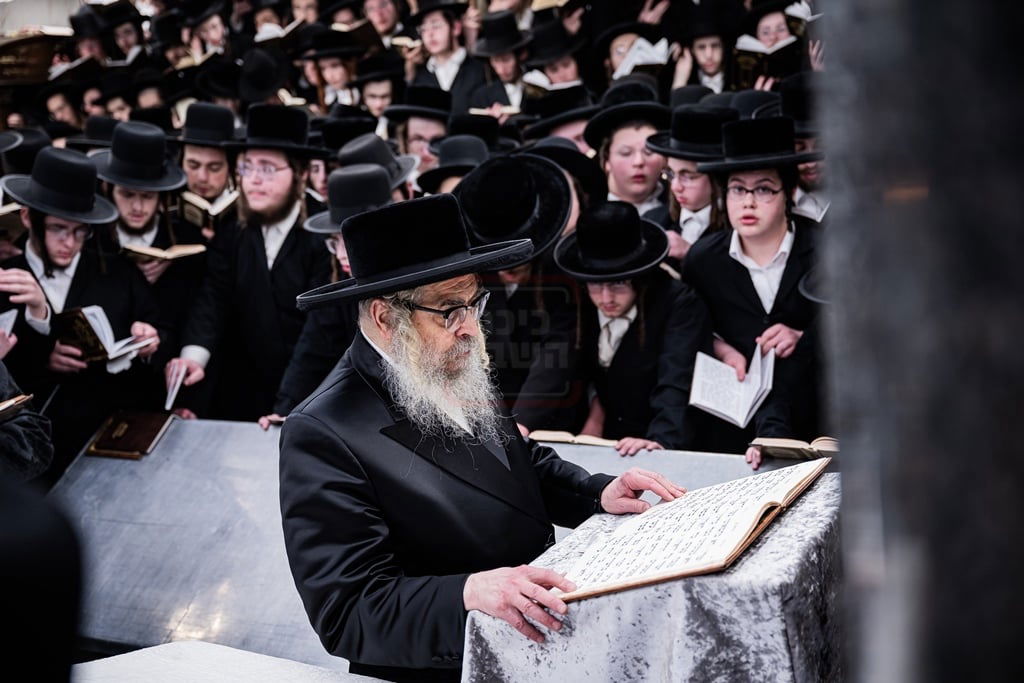 האדמו"ר מסאטמר בעליה לציון הק' של בעל ה'ויואל משה' ביום ההילולא