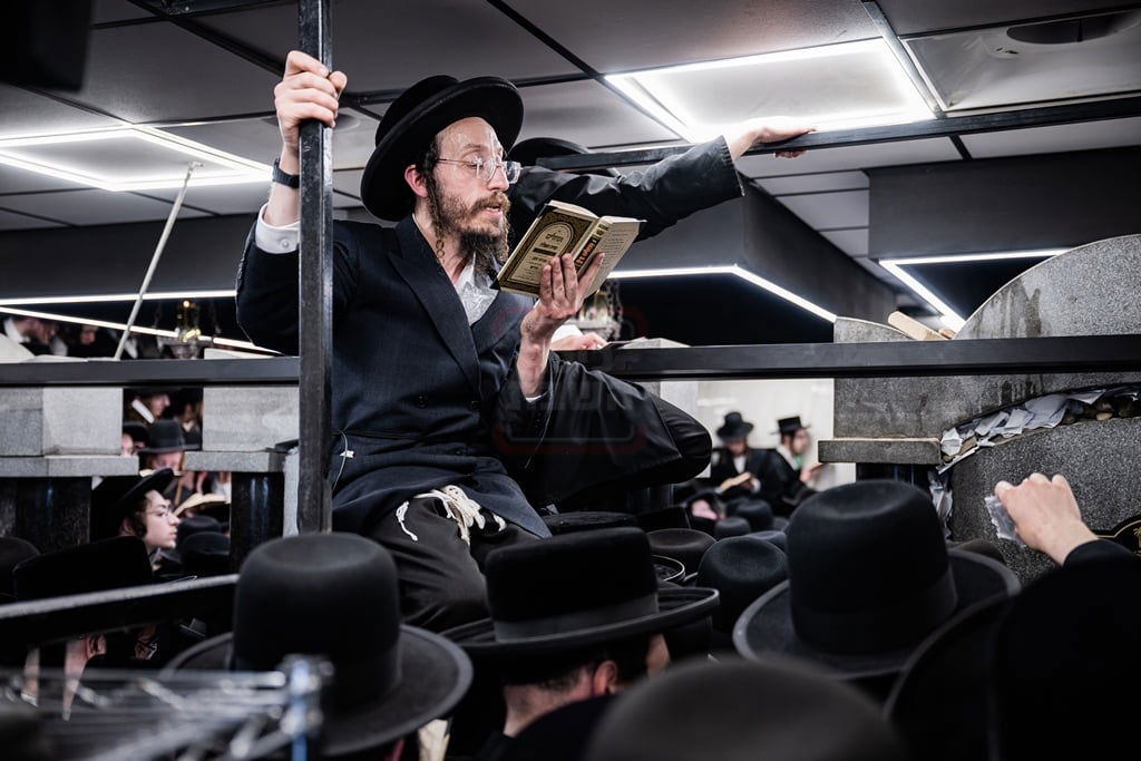 האדמו"ר מסאטמר בעליה לציון הק' של בעל ה'ויואל משה' ביום ההילולא