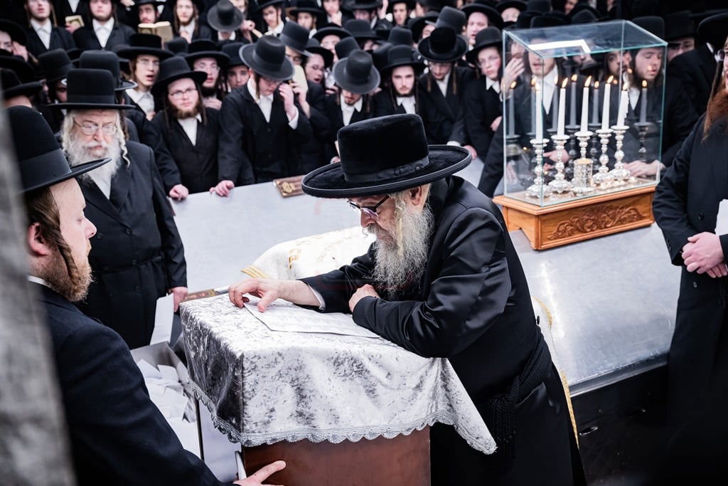 האדמו"ר מסאטמר בעליה לציון הק' של בעל ה'ויואל משה' ביום ההילולא