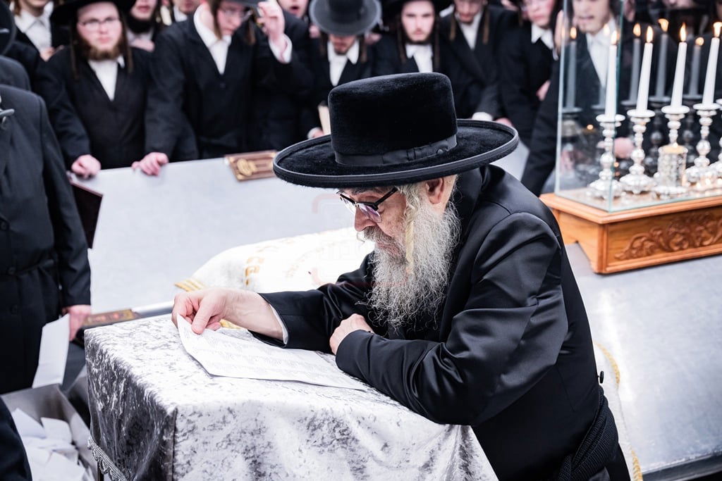 האדמו"ר מסאטמר בעליה לציון הק' של בעל ה'ויואל משה' ביום ההילולא