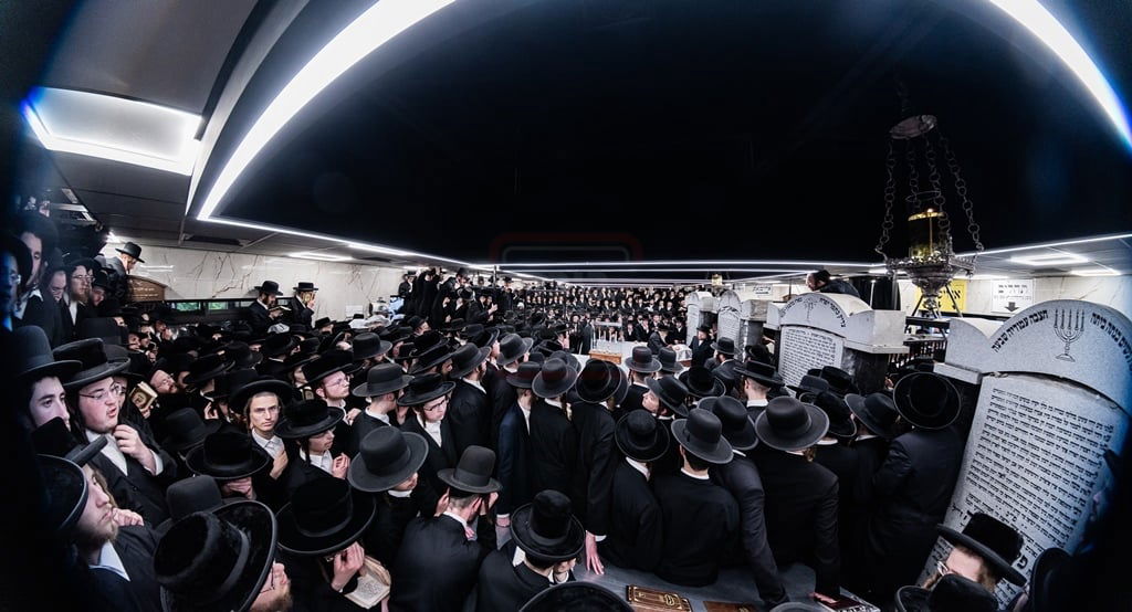 האדמו"ר מסאטמר בעליה לציון הק' של בעל ה'ויואל משה' ביום ההילולא