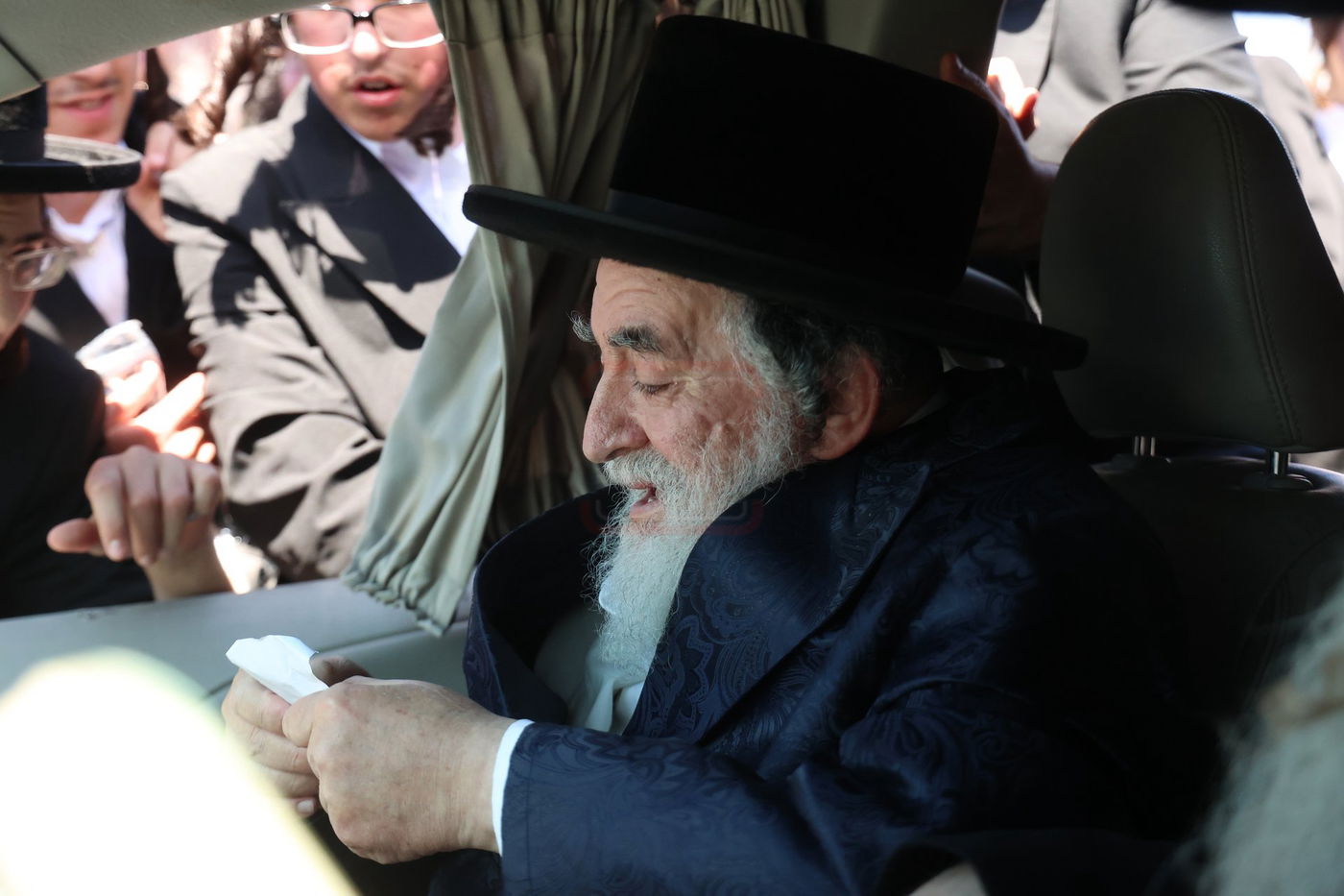 האדמו"ר מויז'ניץ בקריאת קוויטל בציון ה'דמשק אליעזר' ב'הר הזיתים'