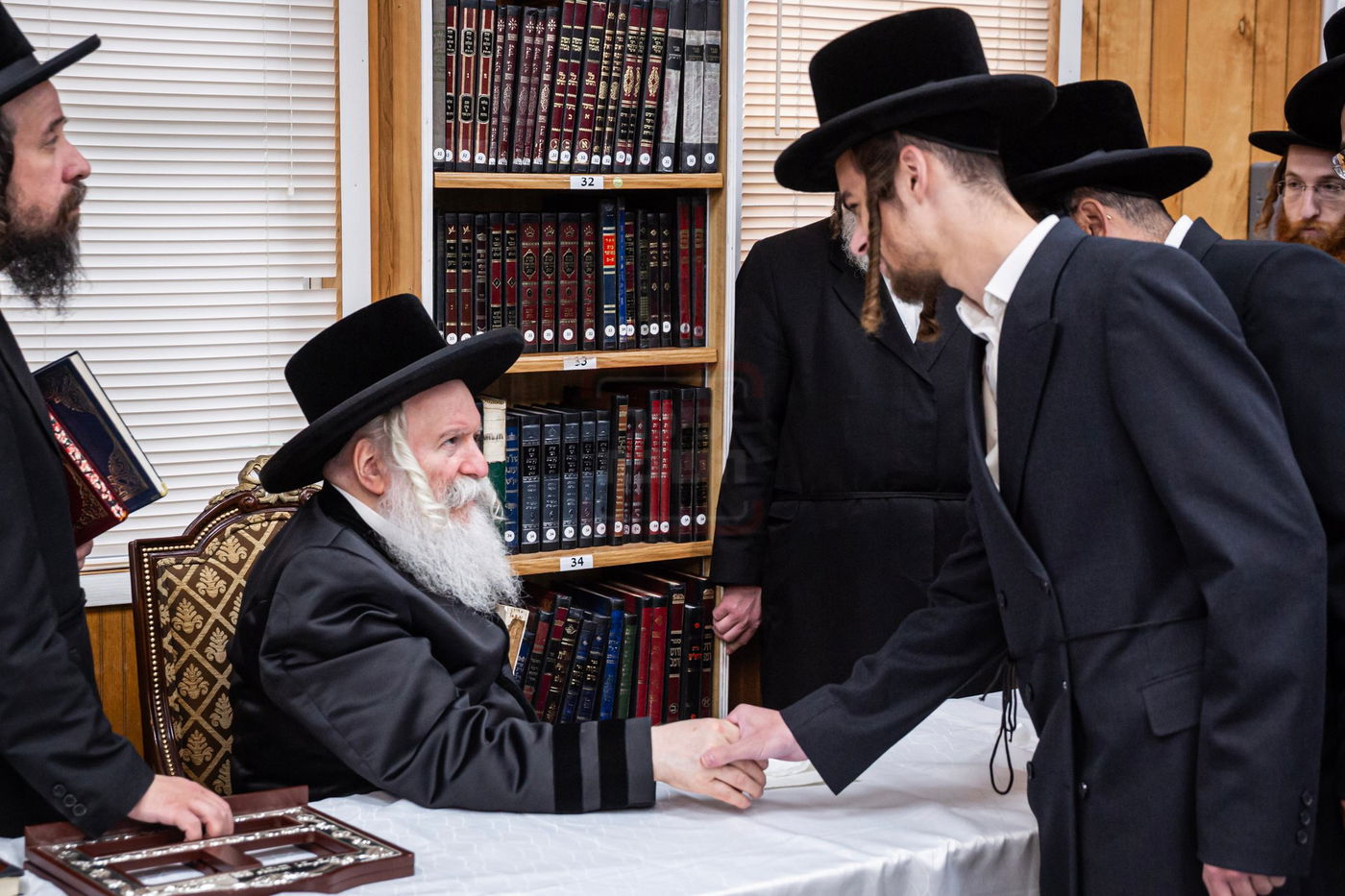 ראש חודש אלול בצל האדמו"ר מבאבוב