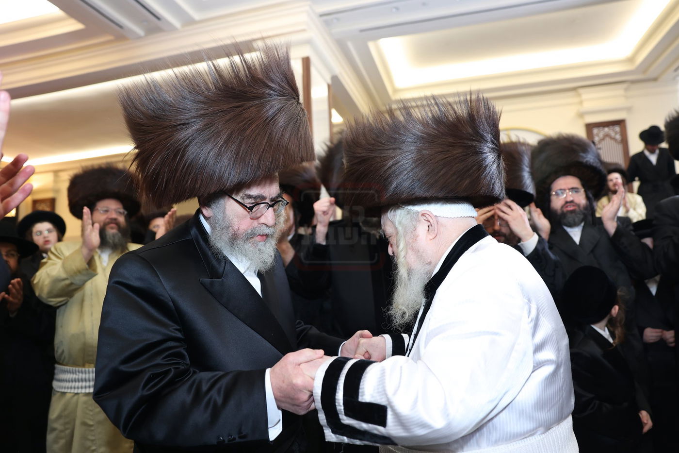 האדמו"ר מקרעטשניף סיגעט זצ"ל בשמחת נישואי נכדתו