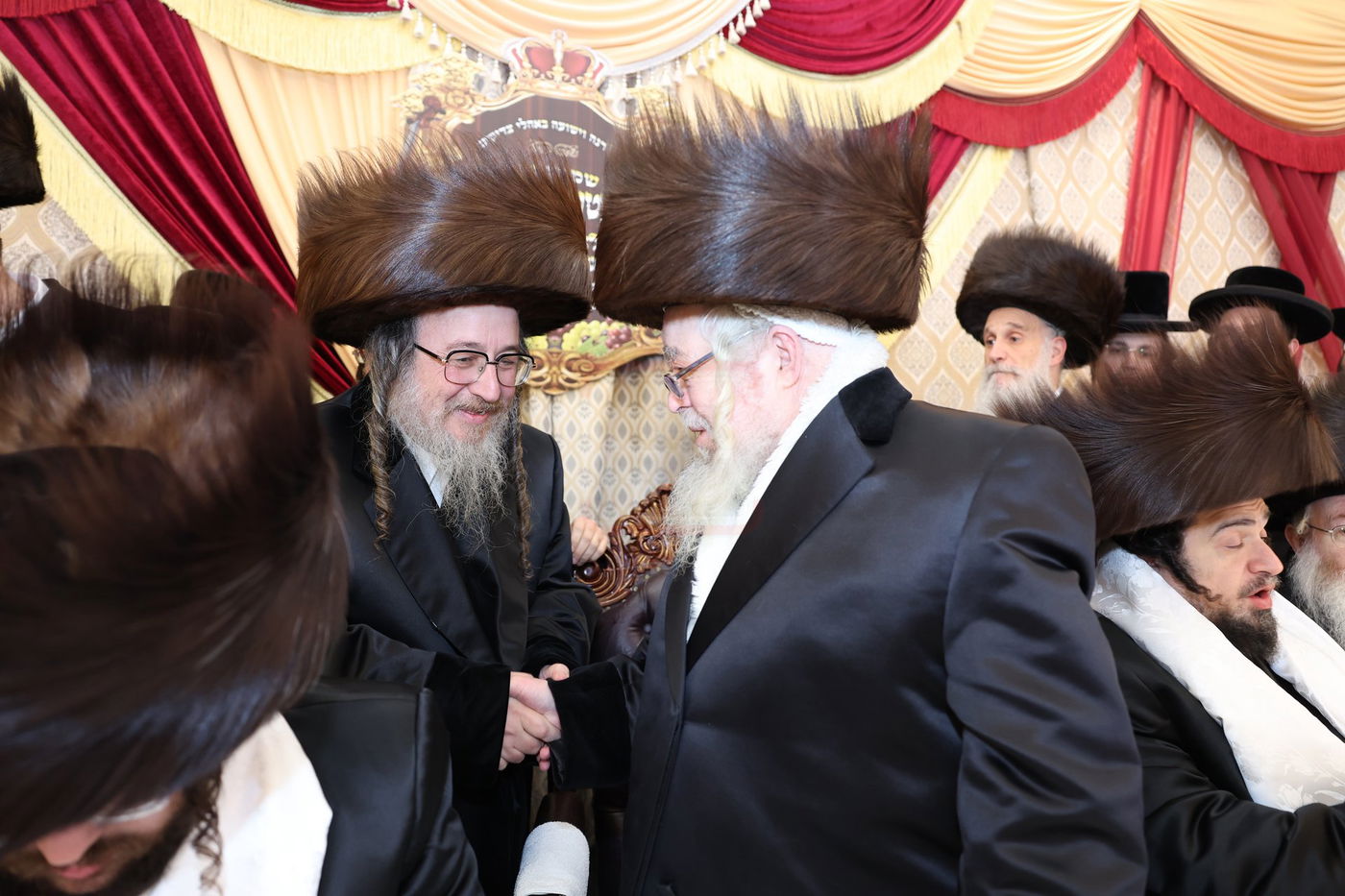 האדמו"ר מקרעטשניף סיגעט זצ"ל בשמחת נישואי נכדתו