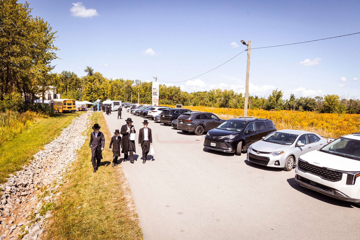 חסידים ואנשי מעשה בדרכם אל הציון הקדוש בטאהש