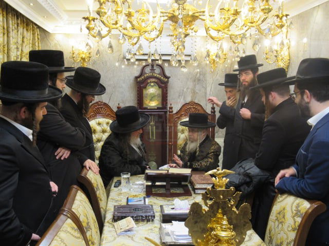 עם יבלחט"א גיסו האדמו"ר מביאלה ב"ב