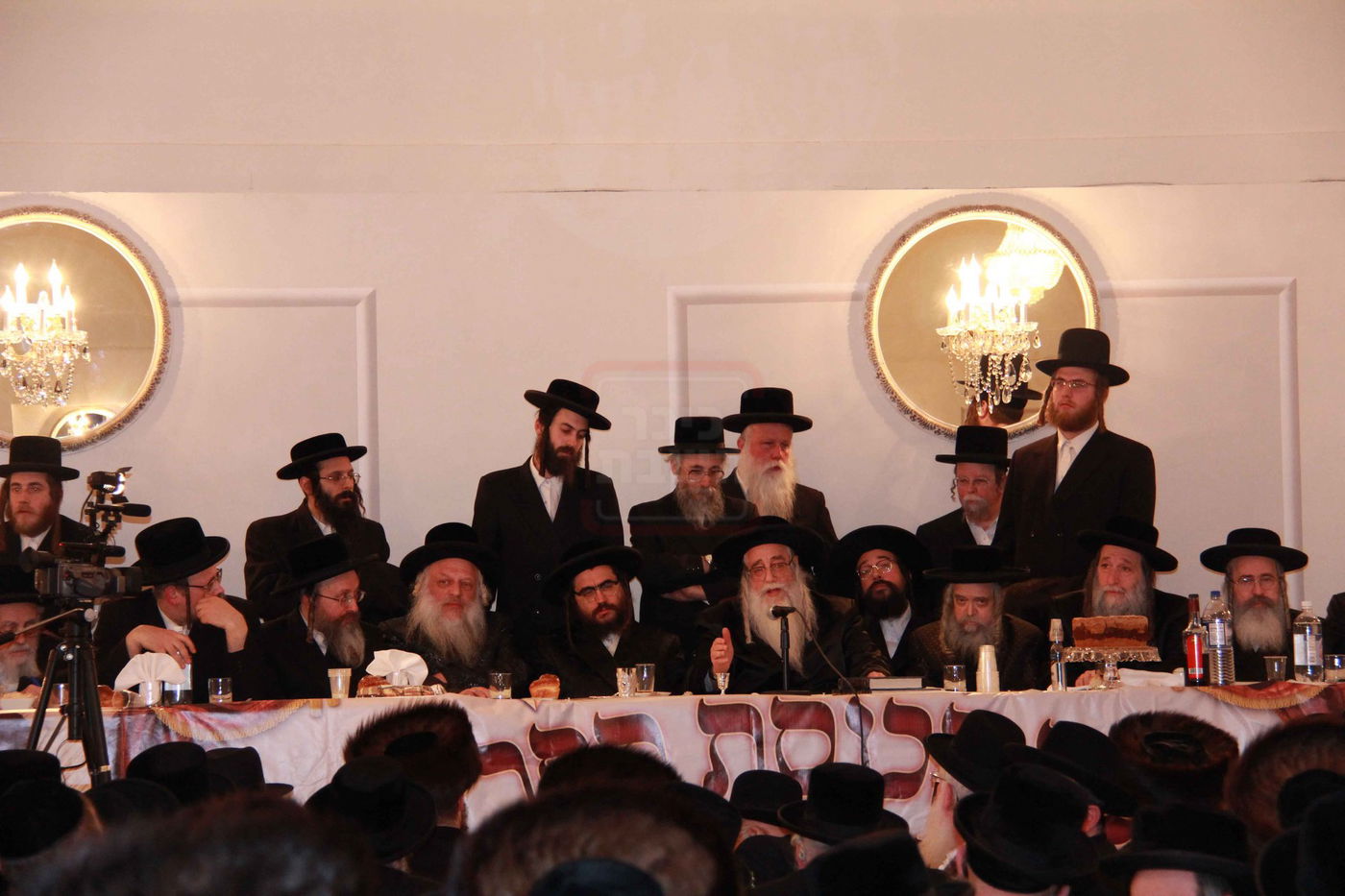 עם יבלחט"א האדמו"ר מצאנז