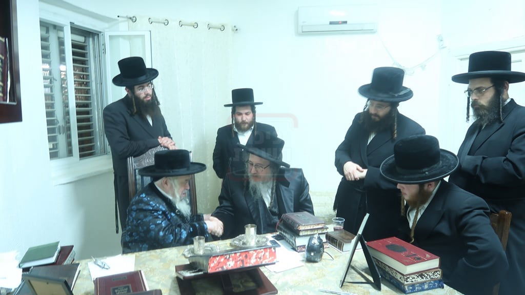 עם יבלחט"א גיסו האדמו"ר מביאלה ב"ב