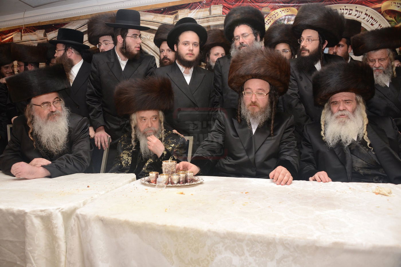 עם יבלחט"א אחיו האדמו"ר מקרעטשניף י-ם, וגיסו האדמו"ר מביאלה ב"ב