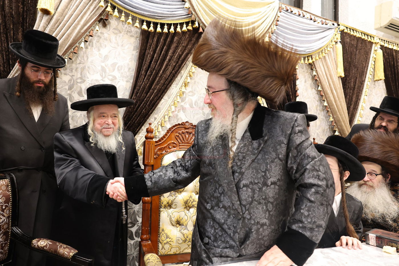 עם יבלחט"א גיסו האדמו"ר מביאלה ב"ב