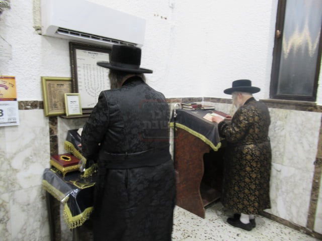 עם יבלחט"א גיסו האדמו"ר מביאלה ב"ב