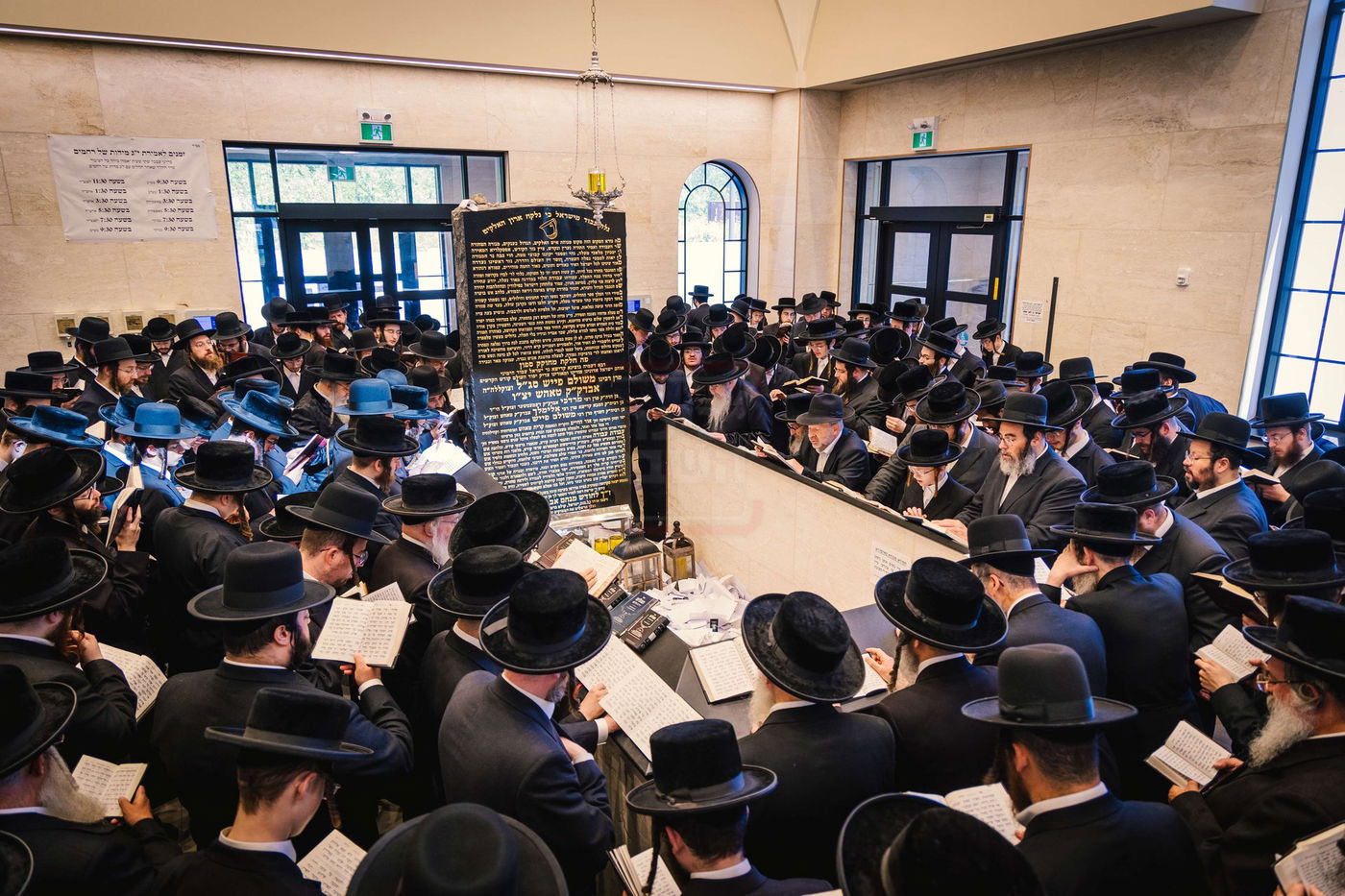 האדמו"ר מטאהש בעליה לציון אביו זי"ע