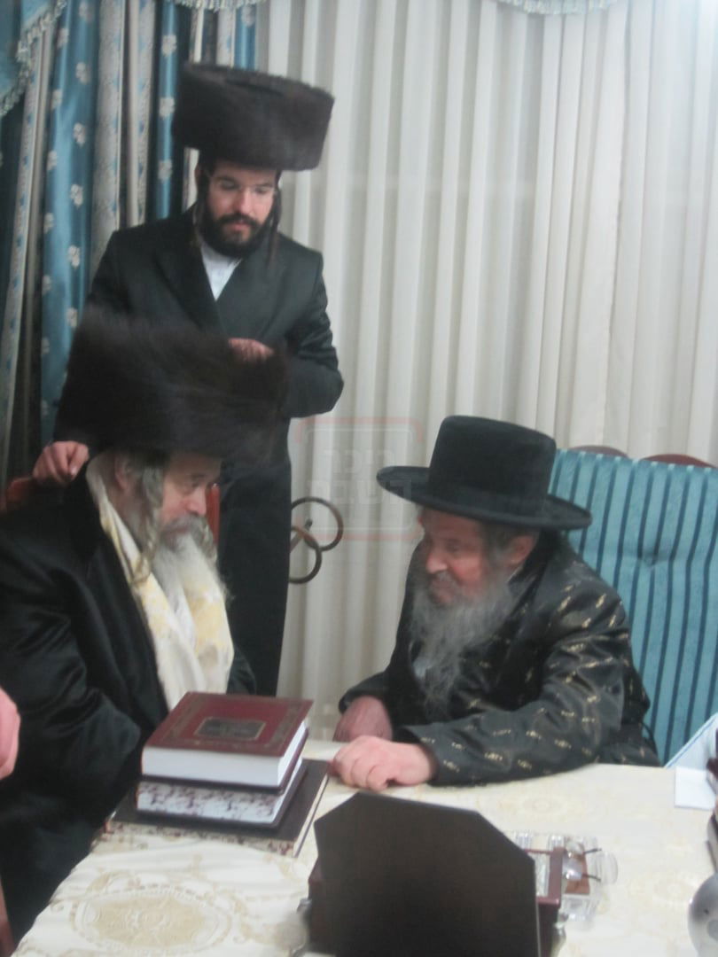 מראות חייו של האדמו"ר מקרעטשניף סיגעט זצ"ל