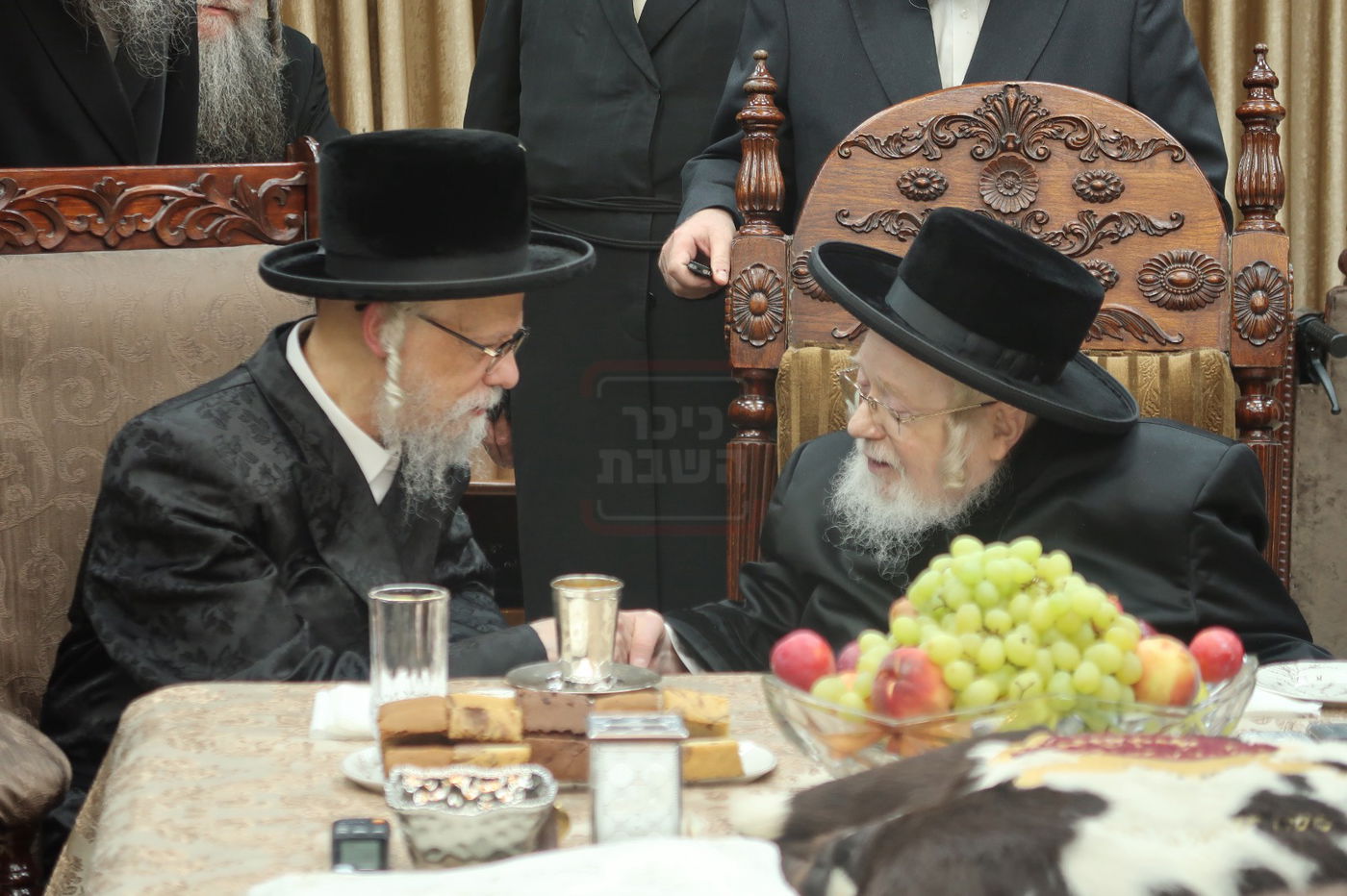 האדמו"ר מסערט ויז'ניץ בביקור אצל האדמו"ר מקרעטשניף