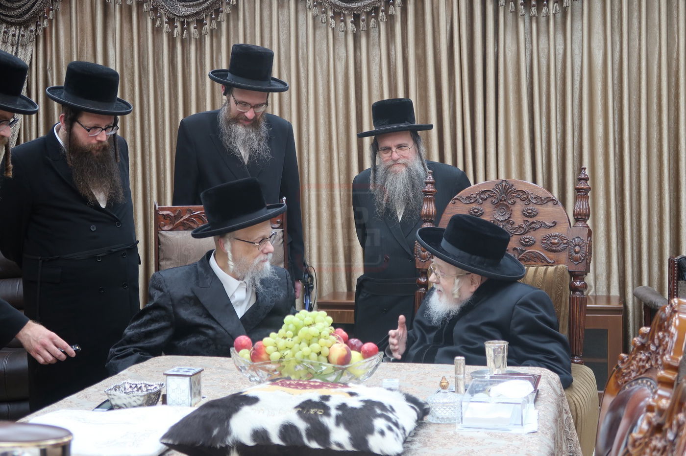 האדמו"ר מסערט ויז'ניץ בביקור אצל האדמו"ר מקרעטשניף