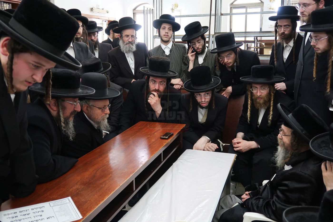 ניחום אבלים בחצה"ק קרעטשניף סיגעט