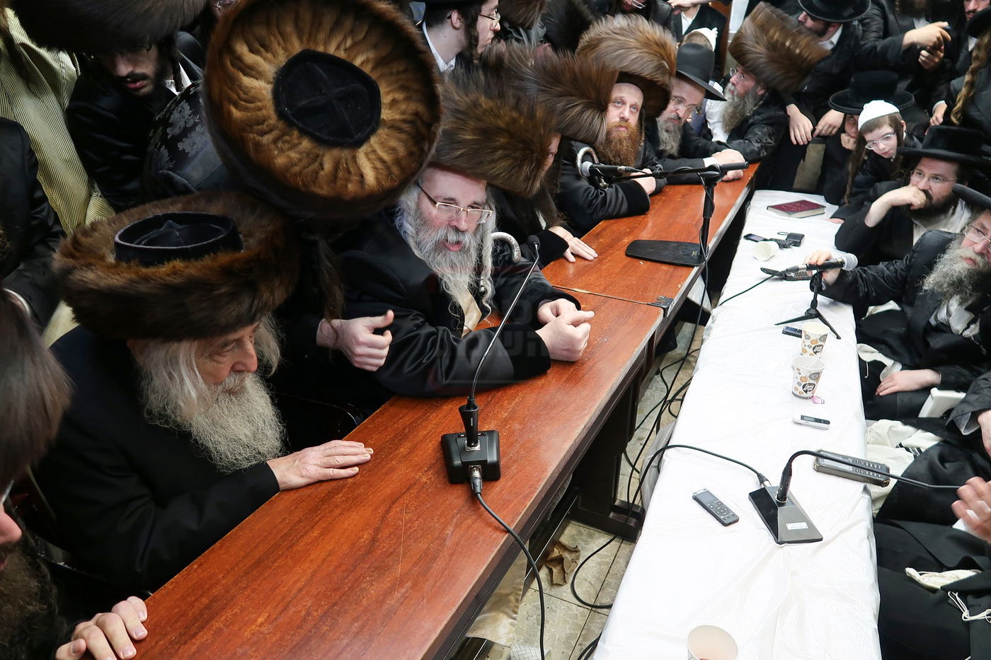 ניחום אבלים בחצה"ק קרעטשניף סיגעט