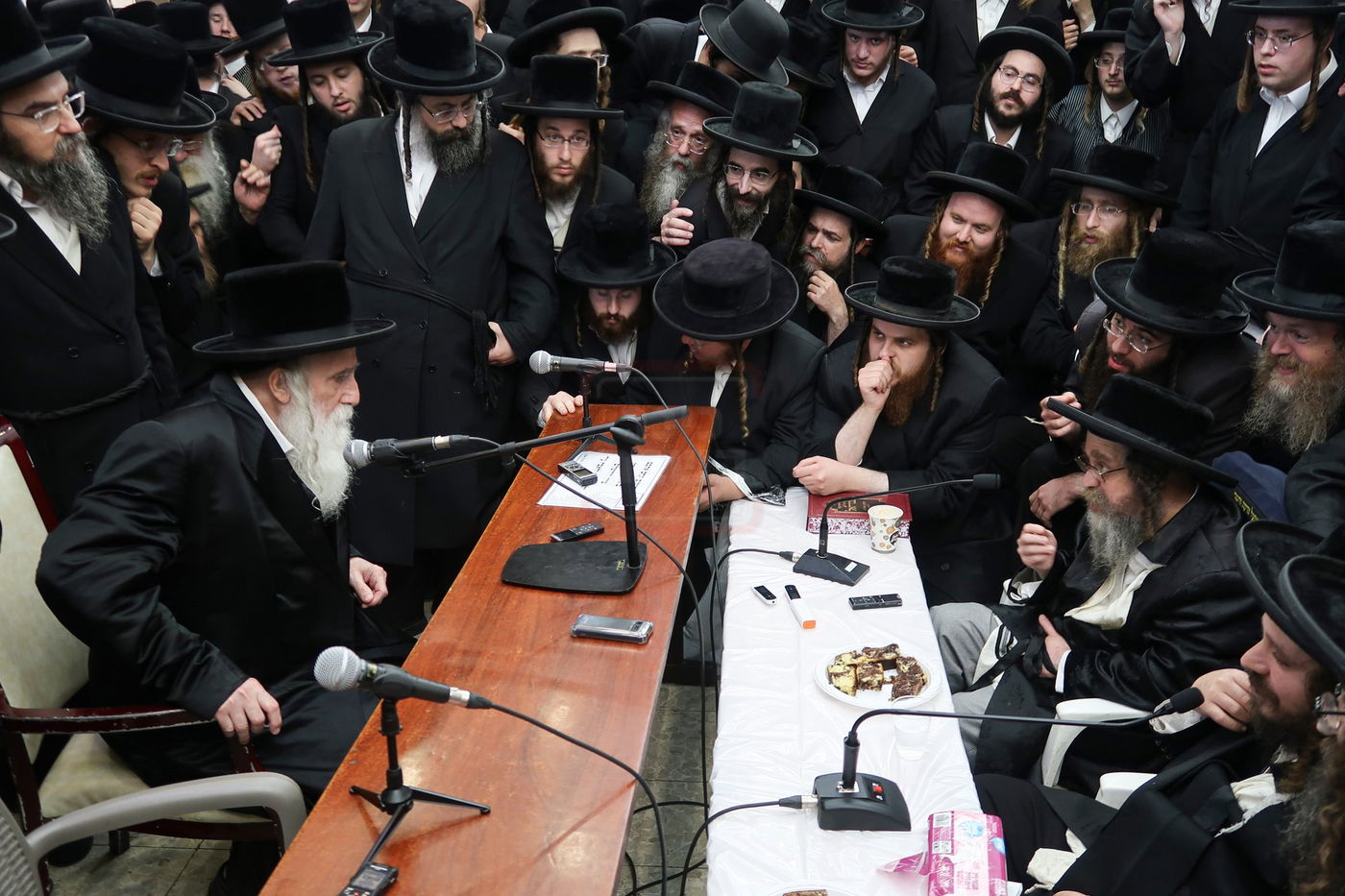 ניחום אבלים בחצה"ק קרעטשניף סיגעט