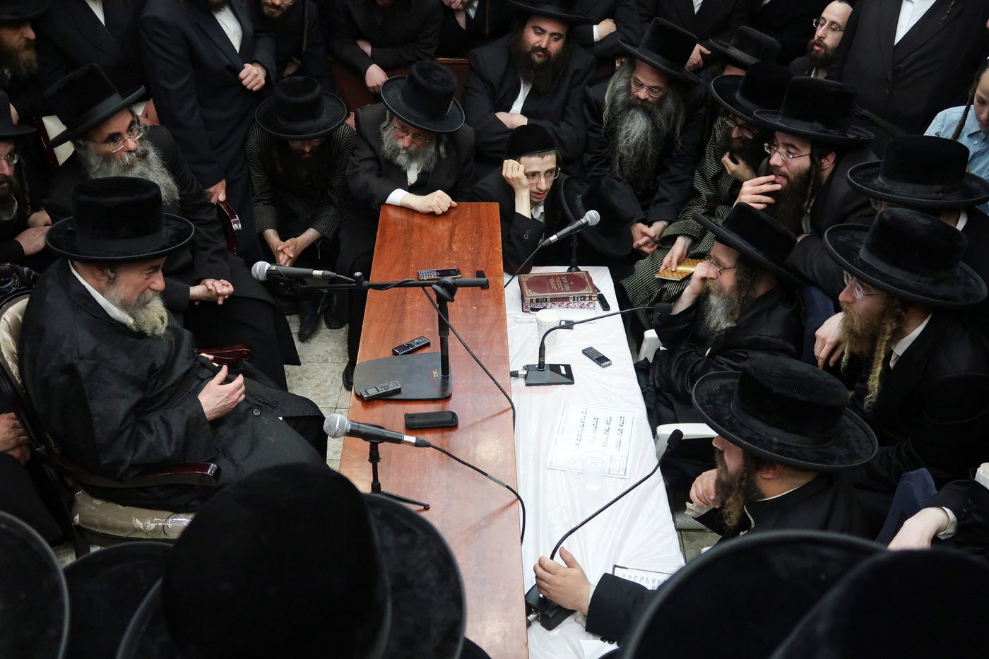 ניחום אבלים בחצה"ק קרעטשניף סיגעט